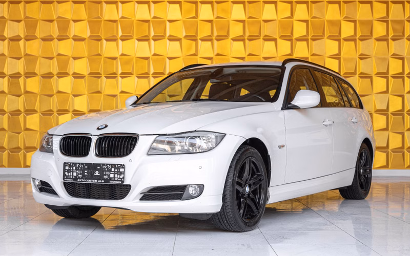 BMW 320d /M-LENKRAD/AUTOMATIK/XENON/NAVI/PDC/EURO 5/