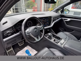 Volkswagen Touareg R-Line 4x4*HUD*SPUR*TOT*DYN*AHK*PAN*STHZ - foto 8
