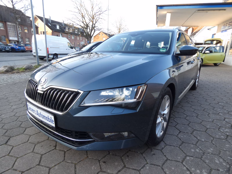 Skoda Superb Combi 2,0 TSI DSG 4x4 Navi Pano ACC Xenon