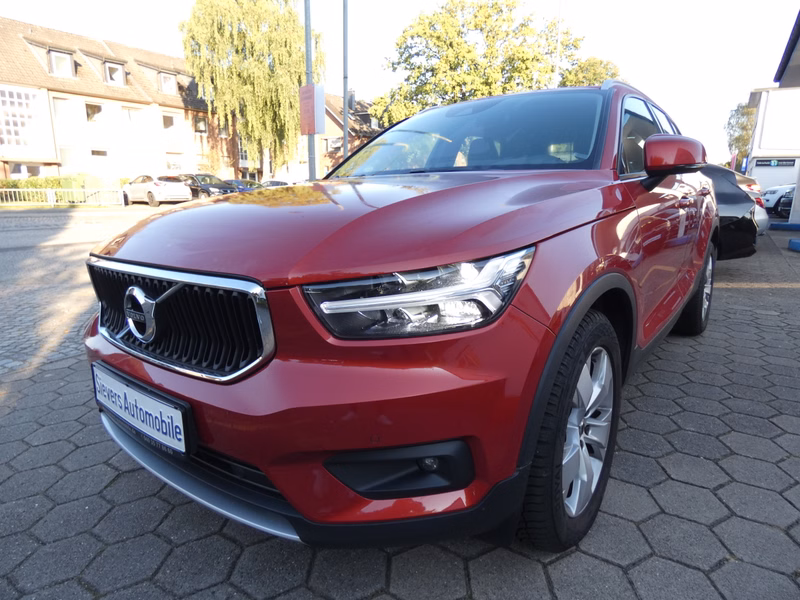 Volvo XC40 D4 Momentum AWD Geartronic Leder AHK Standheizung LED