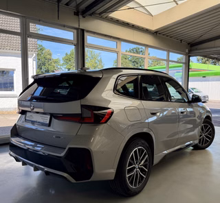 BMW X1 sDrive 18 i M Sport Autom.,. LED Navi Pano H/K Sound - bilder 5