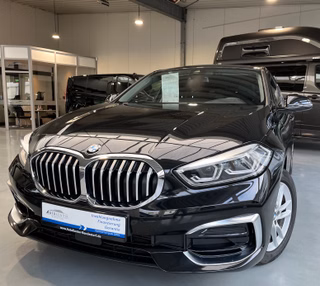 BMW 118 i Luxury Line Autom., Leder Pano AHK LED - photo 1