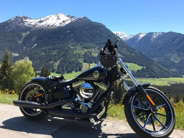 HARLEY DAVIDSON  Harley-Davidson Softtail Breakout FXSB / FS2 Gebrauchtwagen Kaufen | EZ 03/2016 | Preis 25.900 €