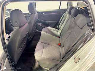 Volkswagen Golf VIII 1.0 eTSI Variant *Life*CarPlay*Navi*LED*DSG* - foto 9