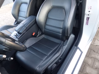 Mercedes-Benz E 200 E Coupe Automatik*LEDER*PANO*AMG PAKET*LED - photo 4