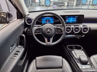 Mercedes-Benz A 180d Limousine Style*8G-DCT*KEYLESS*CARPLAY* - bilder 4