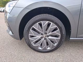 Skoda Scala 1.5 TSI Tour DSG / AHK / NAVI / SITZHEIZUNG / ALU - bilder 13