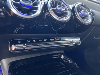 Mercedes-Benz A 35 AMG 4Matic Turbo MEMORY / SHZ / EDITION - foto 24