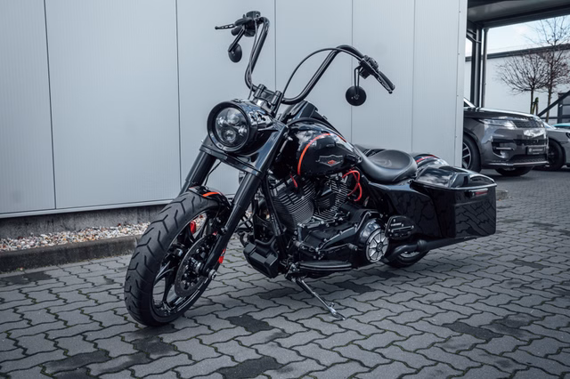 HARLEY DAVIDSON FLHRC Road King Classic Harley HH Sonderaufbau!! Used vehicle for sale | First registration 03/2015 | Price 24.890 €