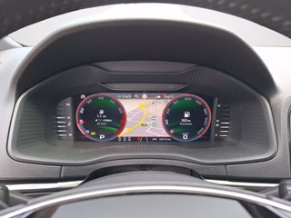 Skoda Karoq 1.5 TSI Sportline DSG / ACC / NAVI / KAMERA / SITZHEIZUNG - bilder 7
