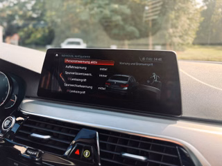 BMW 540i xDrive+HUD+Massage+ACC+AHK+Memory+SD+20"+ - bilder 24