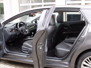 Toyota Avensis 2.0 D-4D Comfort Leder Navi - foto 13