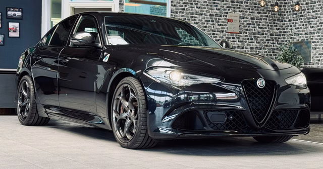 Alfa Romeo Giulia Quadrifoglio Sparco SCHALE CARBON|ACC|KAMERA| Gebrauchtwagen Kaufen | EZ 10/2020 | Preis 49.990 €