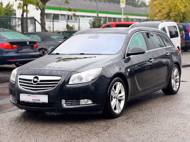 Opel Insignia A Sports Tourer Innovation TÜV 11/26 Bi-Xenon Pano Navi Tempo Klimaaut.