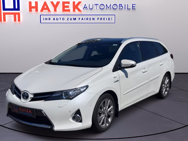 Toyota Auris Touring Sports Hybrid Life+ Pano / / RFK Used vehicle for sale | First registration 11/2013