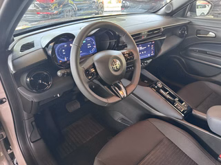 Alfa Romeo Junior Elettrica 115 kW Wärmepumpe, 18-Zoll, 10,25-Zoll-Display - foto 11