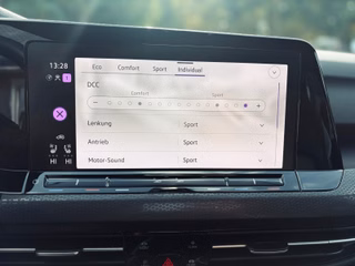 Volkswagen Golf VIII Lim. GTD+HUD+4xSHZ+AHK+H&K+ACC+19"+LED - foto 6