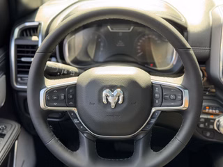 Dodge RAM 1500 Laramie Night AHK , Beifahrerdisplay - bilder 25