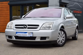 Opel Vectra C Elegance 2. Hand / Scheckheftgepflegt / TÜV Used vehicle for sale | First registration 03/2004 | Price 1.490 €
