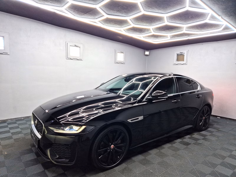 Jaguar XE R-Dynamic|AUTOM|LEDER|NAVI|LED|HEAD-UP-DISP