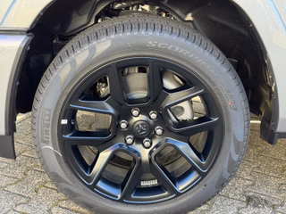 Dodge RAM 1500 Laramie Night AHK , Beifahrerdisplay - bilder 15