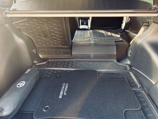 Toyota Corolla Cross Hybrid FWD Lounge+Leder+Pano+AHK+ - bilder 17