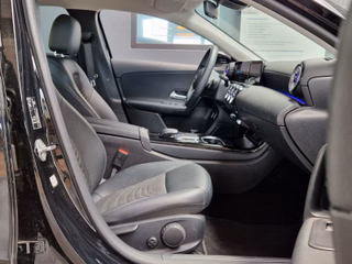Mercedes-Benz A 180d Limousine Style*8G-DCT*KEYLESS*CARPLAY* - bilder 22