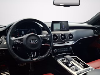 Kia Stinger 3.3 GT 4WD AUTOMATIK / LEDER / SCHIEBEDACH / E-SITZE - bilder 5
