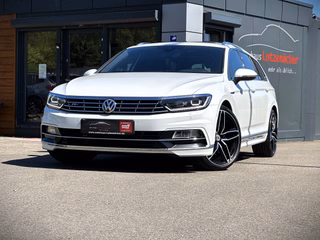 Volkswagen Passat Var Highl 4Mot R-Line Pan|AHK|Virtual Used vehicle for sale | First registration 05/2017 | Price 20.990 €