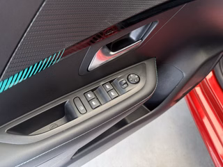 Peugeot 208 Allure Pack  LED ACC CarPlay Virtual Kamera - bilder 5
