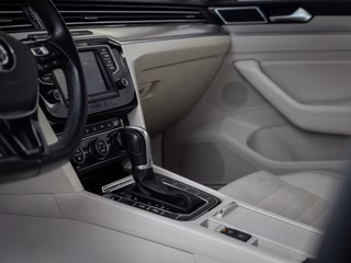 Volkswagen Passat Variant 2.0 TDI 4M LED PANO ACC AHK RFK - bilder 3