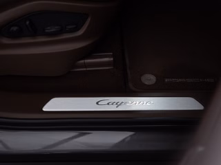 Porsche Cayenne  ACC PANO LUFT SPUR 360-CAM 21" - bilder 10