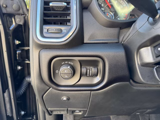 Dodge RAM 2500 Heavy Duty 6.7 Cummins Crew Cab Laramie Night - bilder 19