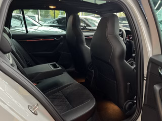 Skoda Octavia Combi V-RS 245 / PANO / ACC / LED / LANE-ASSIST / FRONT-ASSIST - foto 35