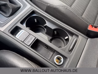 Volkswagen Golf VII Variant*2.HAND*BI-XENON*KLIMA*NAVI*TEMP - bilder 25
