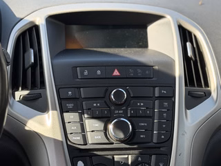 Opel Astra J Sports Tourer Design Edition - foto 16