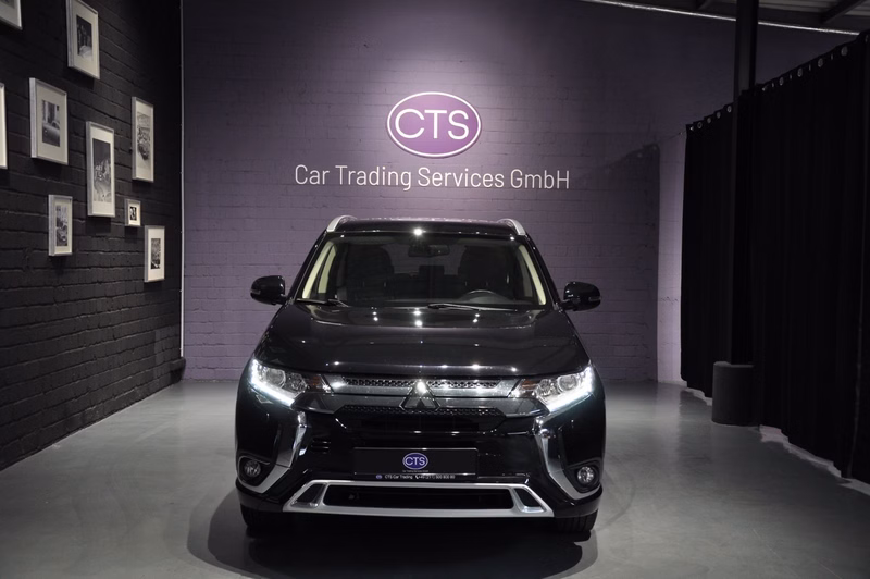 Mitsubishi Outlander PHEV Basis 4WD/1 HAND/PLUG-IN HYBRID
