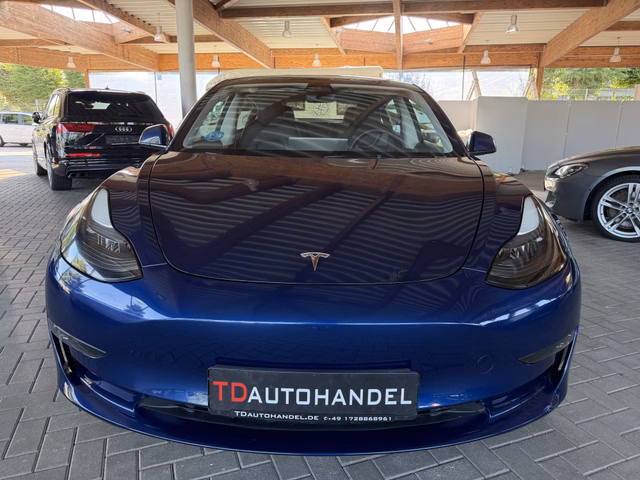 Tesla Model 3 Long Range Dual AWD Wärmepumpe, Premium-Sound, Glasdach Gebrauchtwagen Kaufen | EZ 12/2022 | Preis 29.900 €