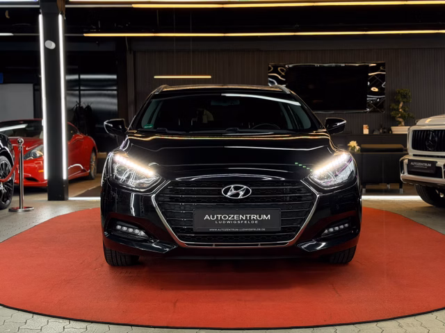 Hyundai i40 cw 2,0L LED / CARPALY / SHZ / NAVI / DAB / PDC / TEMP Trend - foto 2
