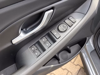 Hyundai i30 N-Line 1.6 T DCT SmartKey Pano-Dach - bilder 17