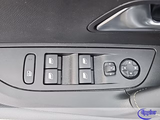 Peugeot 2008  GT Pure Tech 130 EAT8 Navi Sitzheizung - foto 2