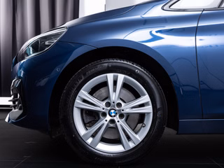 BMW 218 d Sport Line  LED RFK H-K AHK SHZ - bilder 6