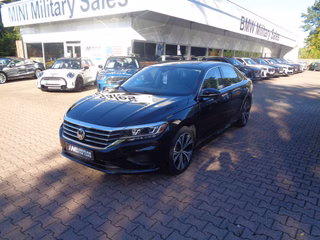 2021 Volkswagen Passat Sedan 4D SE 2.0L I4 Turbo - photo 1