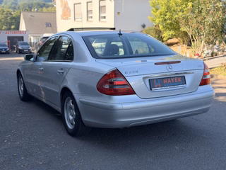 Mercedes-Benz E 220 CDI TÜV NEU/Automatik/Schiebedach/Klimaauto/ - foto 7