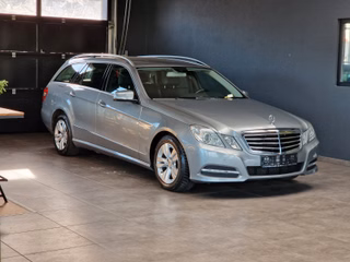 Mercedes-Benz E 220 CDI*COMAND*NAVI*BI-XEN*LEDER*AHK*SHZ*KLIMA - photo 1