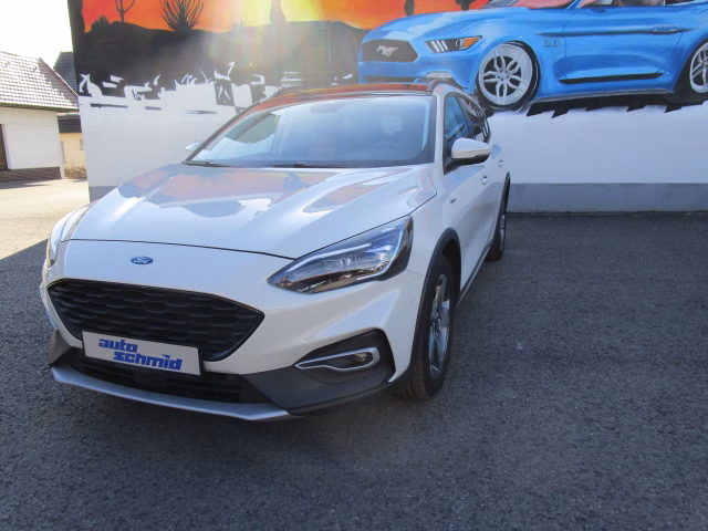Ford Focus Turnier Active + AHK schwenkb. + Panorama + LED adapt.