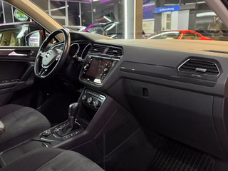 Volkswagen Tiguan Highline 1,4 TSI 4Motion OFFROAD/NAVI/AHK/KEYLESS/KAMERA - foto 27