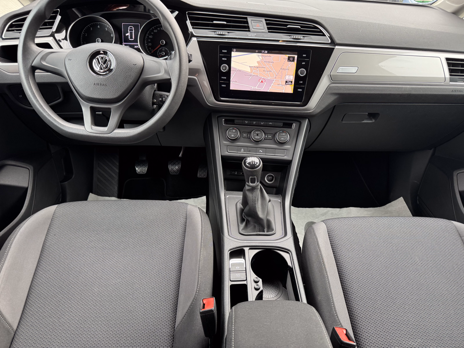 Volkswagen Touran 1.2 TSI BlueMotion Technology 7 Sitze/Navi/3-Zonen-Klima/PDC/AHK