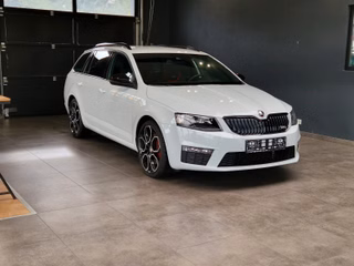 Skoda Octavia Combi RS*CarPlay*Xenon*Memory*AHK* - photo 1