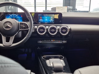 Mercedes-Benz A 180d Limousine Style*8G-DCT*KEYLESS*CARPLAY* - bilder 8